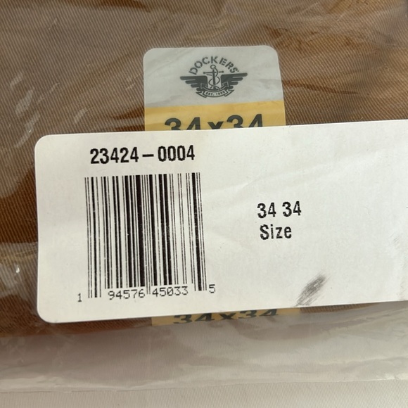 Men’s Dockers Ultimate Chino Athletic Fit 34x34 - Picture 2 of 4